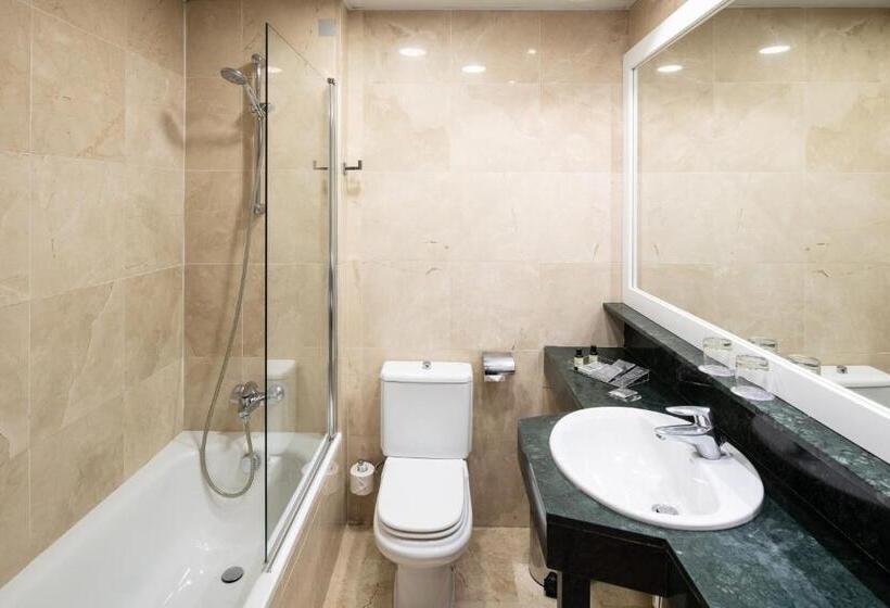 Отель Catalonia Bristol