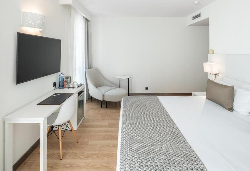 Отель Catalonia Bristol