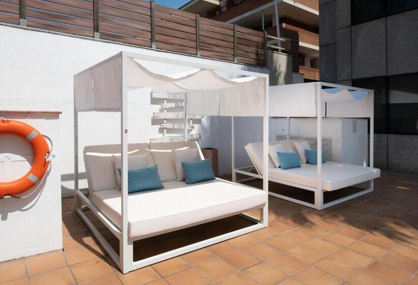 Отель Catalonia Bristol