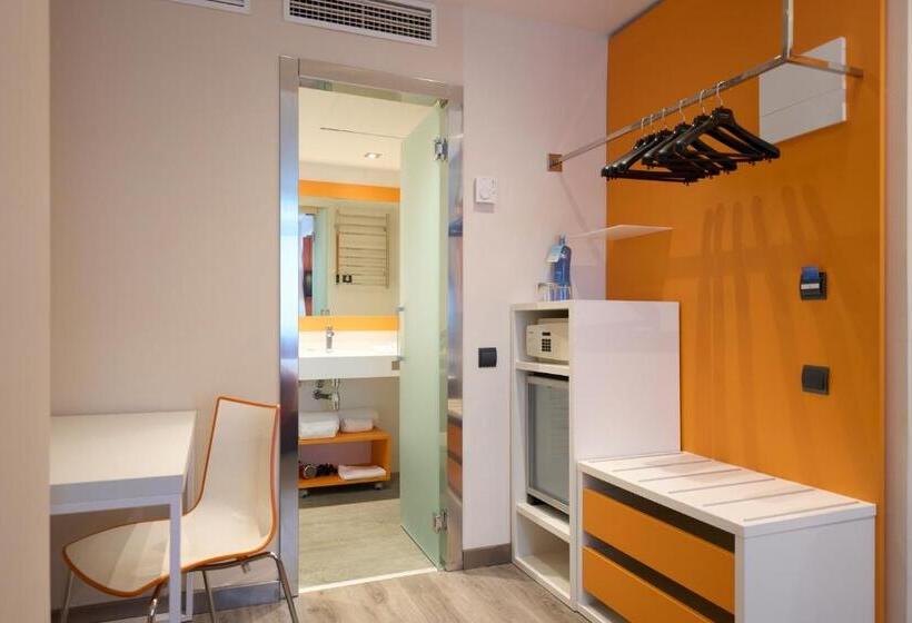 Отель Catalonia Mikado