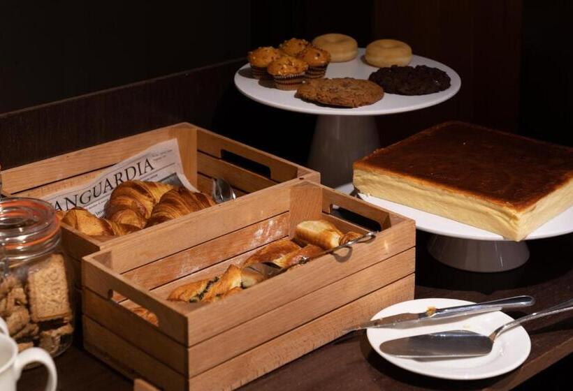 Отель Catalonia Mikado