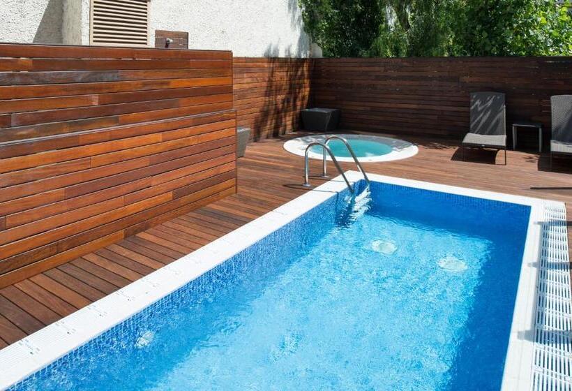 Отель Catalonia Mikado