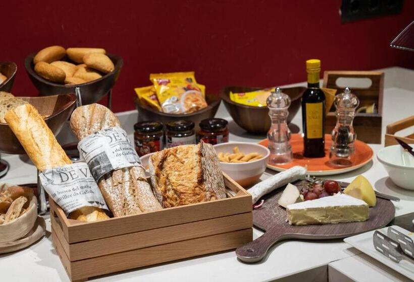 Отель Catalonia Mikado