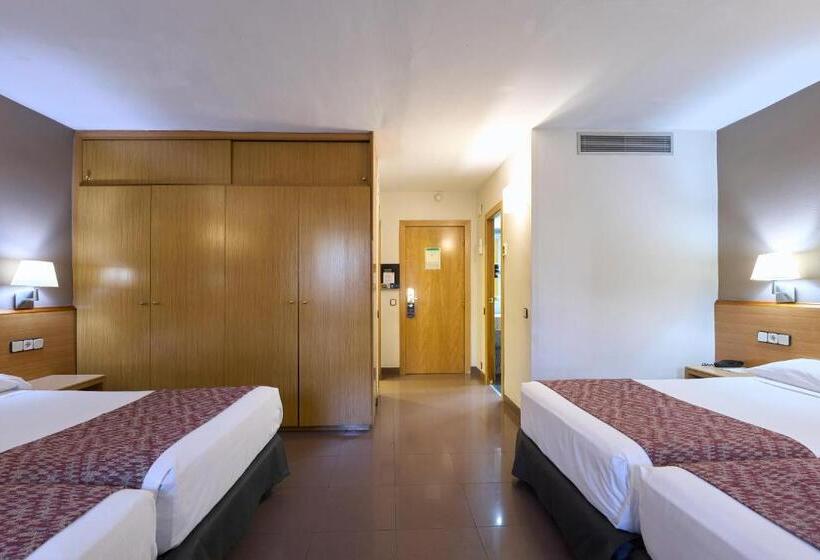 Отель Catalonia Park Guell