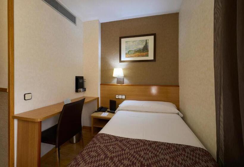 Отель Catalonia Park Guell