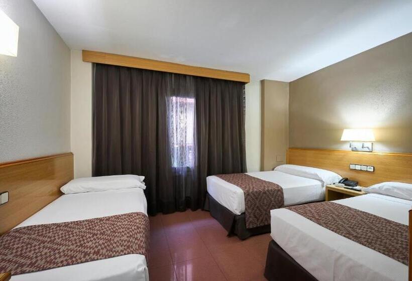 Отель Catalonia Park Guell