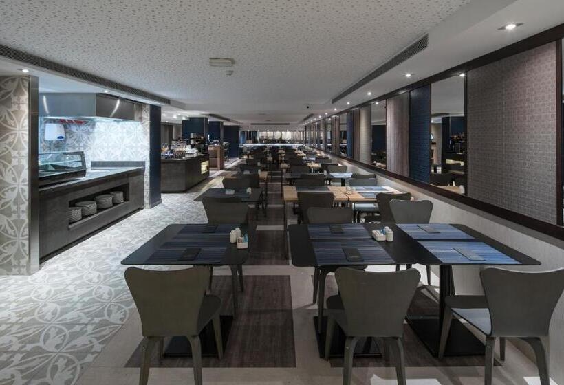 Отель Catalonia Park Guell