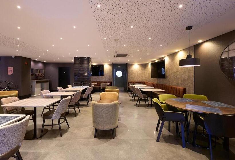 Отель Catalonia Park Guell