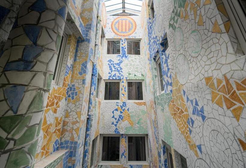 Отель Catalonia Park Guell