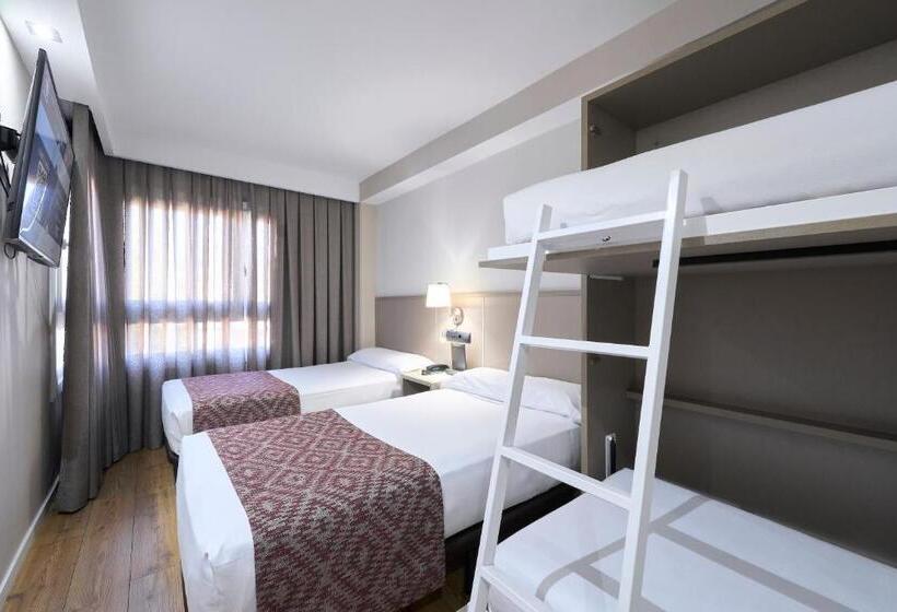 Отель Catalonia Park Guell