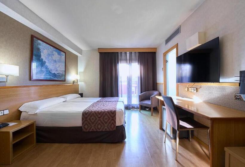 Отель Catalonia Park Guell