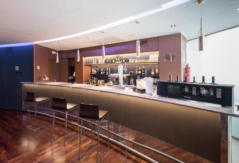 Отель Catalonia Park Putxet