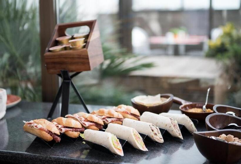 Отель Catalonia Park Putxet