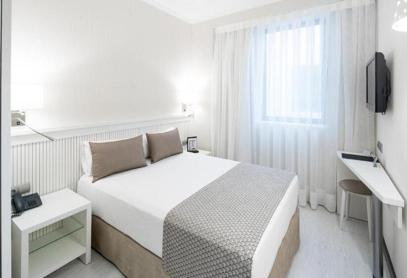 Отель Catalonia Roma