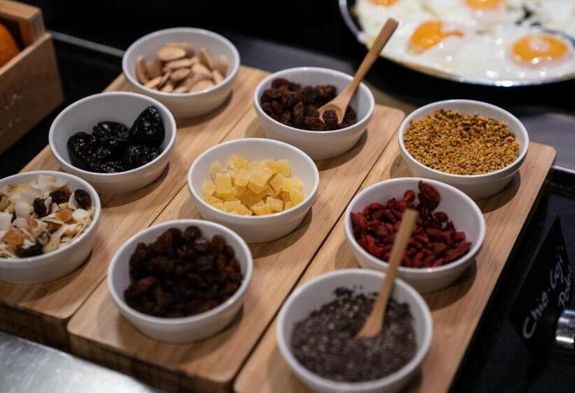 Отель Catalonia Roma