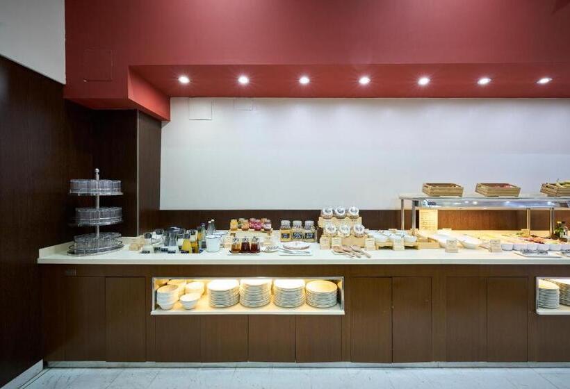 Отель Catalonia Sagrada Familia