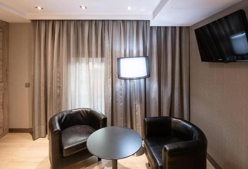 Отель Catalonia Sagrada Familia