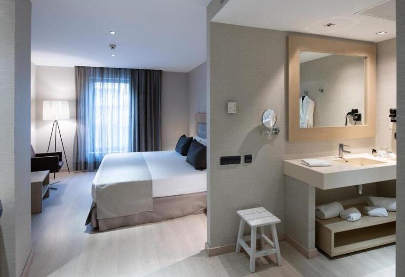 Отель Catalonia Sagrada Familia