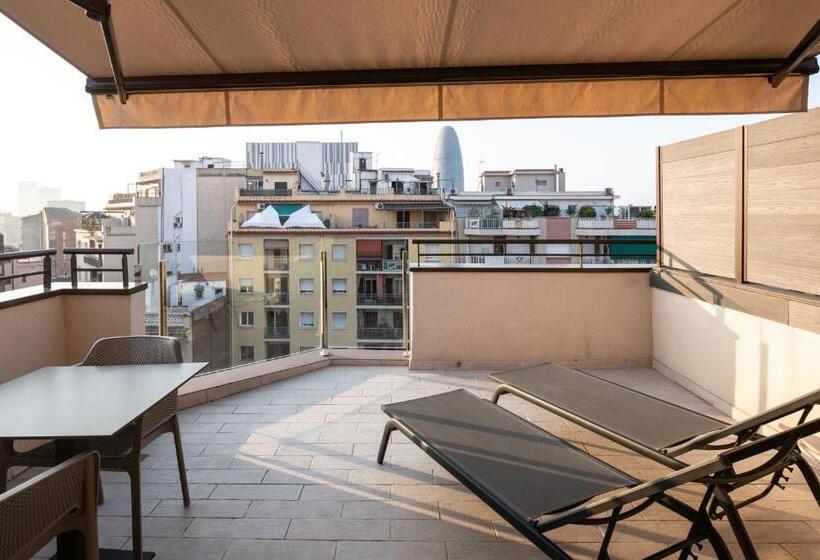 Отель Catalonia Sagrada Familia