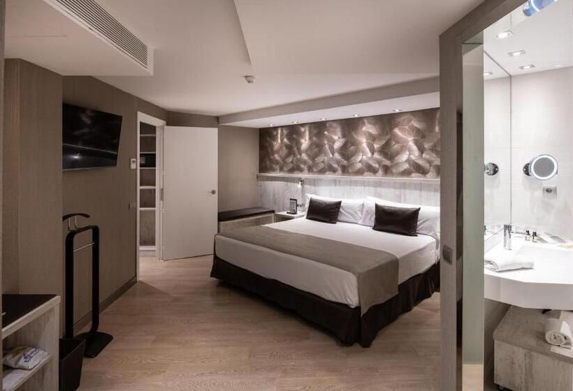 Отель Catalonia Sagrada Familia