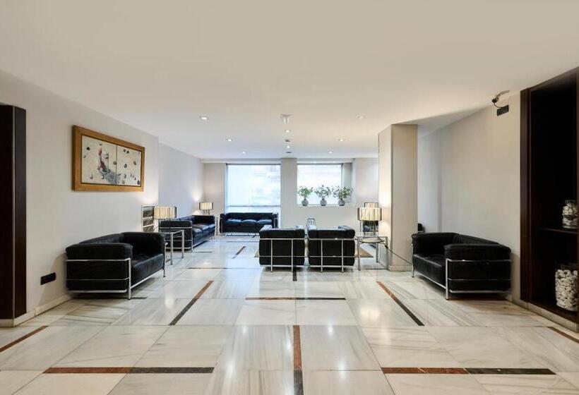 Отель Catalonia Sagrada Familia