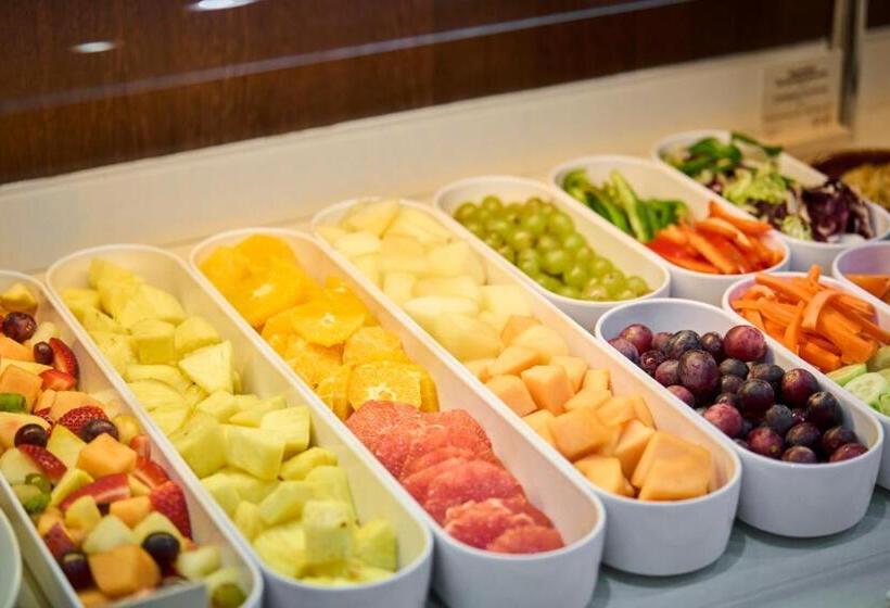 Отель Catalonia Sagrada Familia