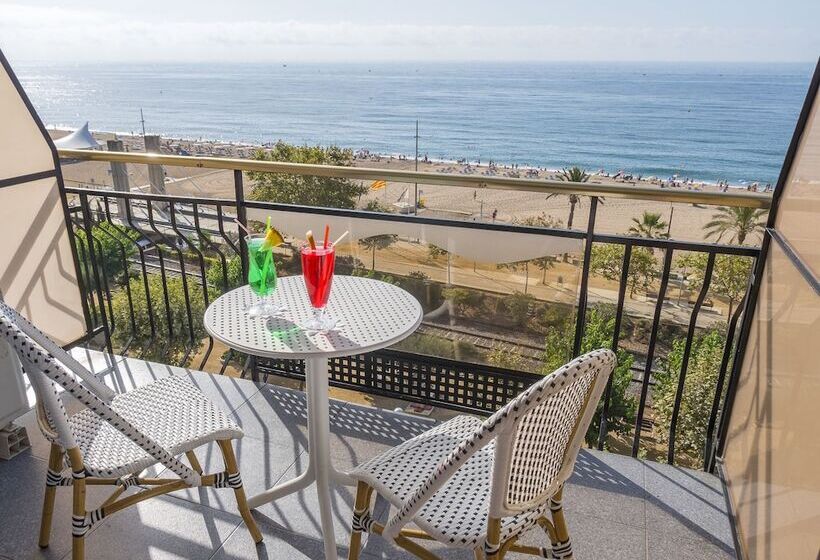 Отель Checkin Garbí