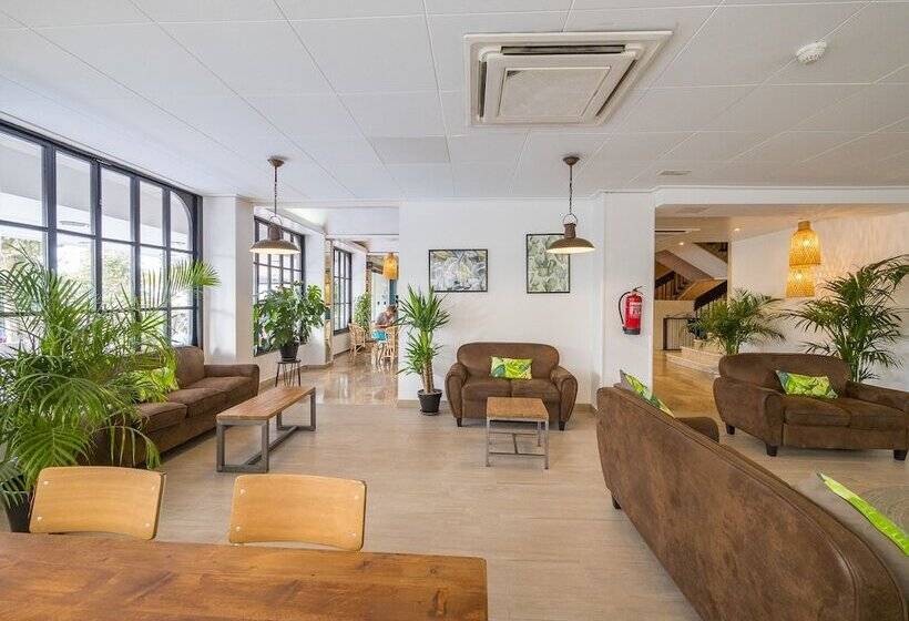 Отель Checkin Garbí