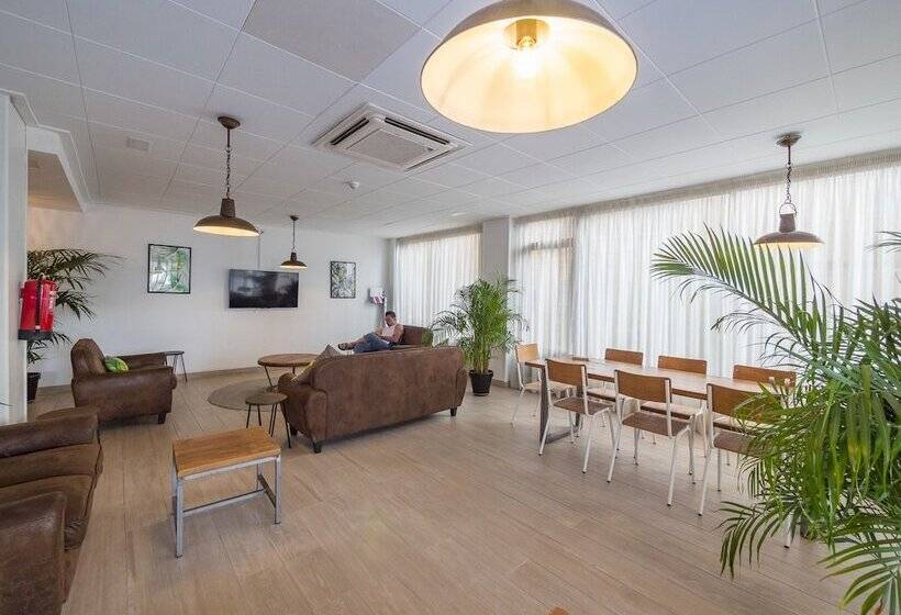 호텔 Checkin Garbí