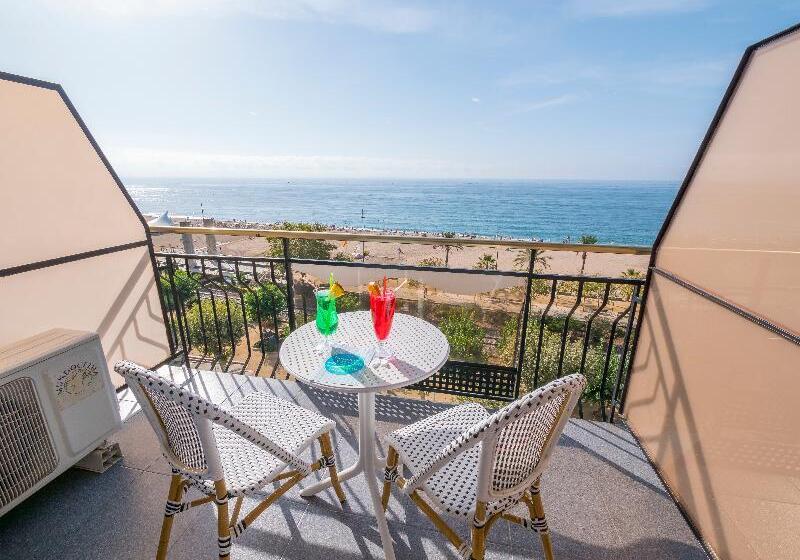 호텔 Checkin Garbí