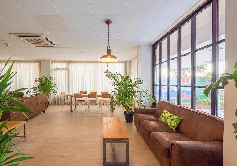 Отель Checkin Garbí