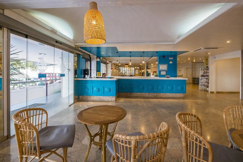 호텔 Checkin Garbí