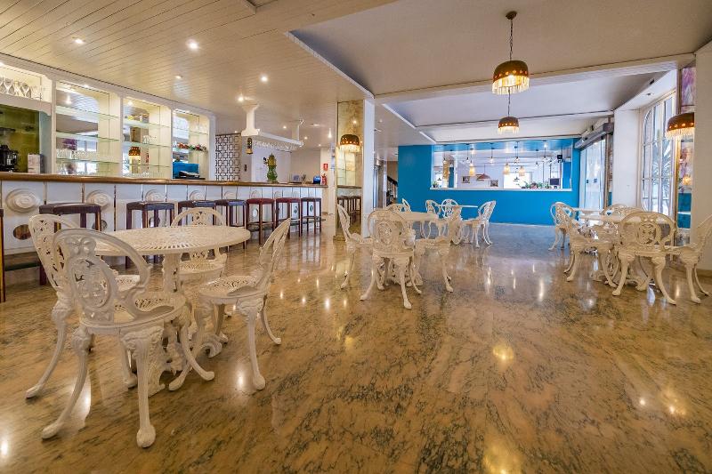 호텔 Checkin Garbí