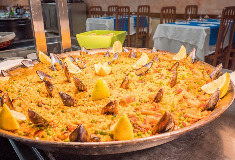 Отель Montpalau