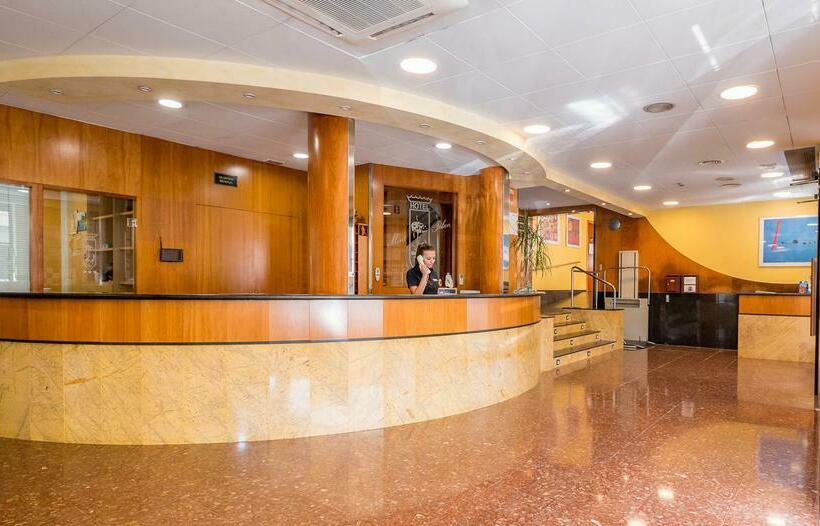 Отель Montpalau