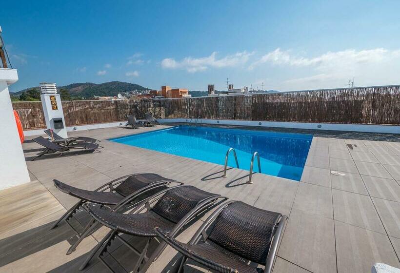 Отель Montpalau