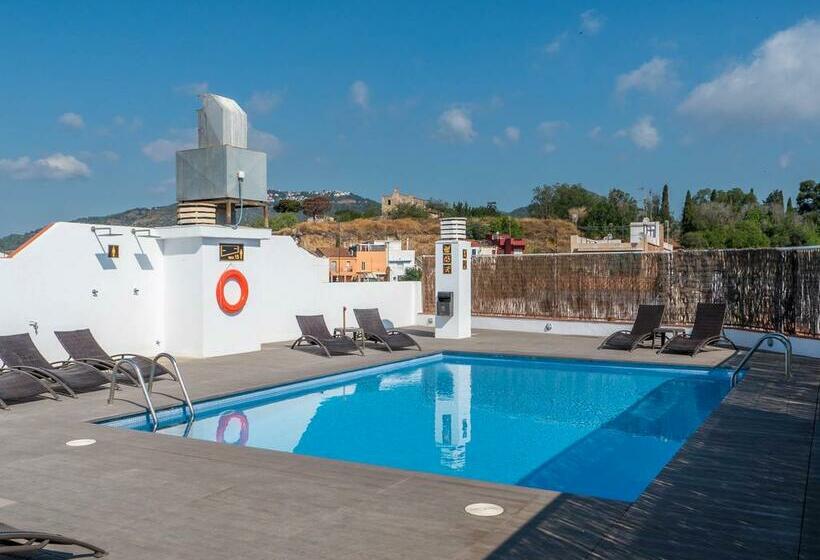 Отель Montpalau