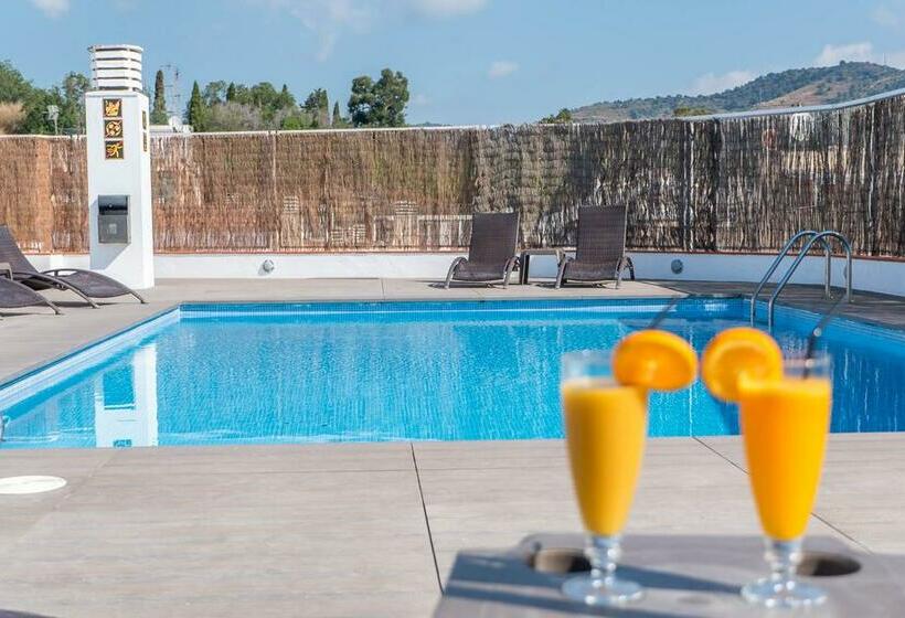 Отель Montpalau