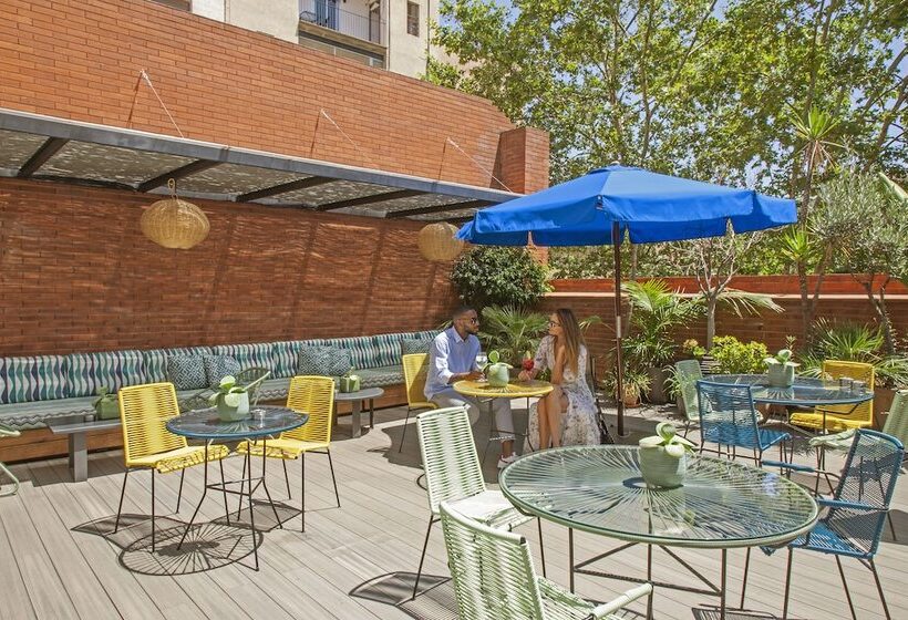 Отель Chic & Basic Velvet