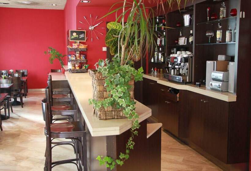 בית מלון כפרי Coronado