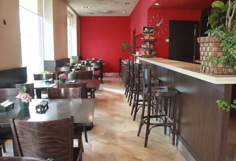 בית מלון כפרי Coronado