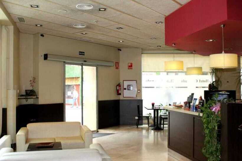 בית מלון כפרי Coronado