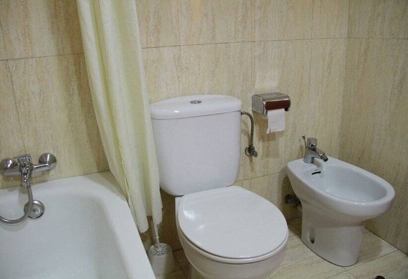 בית מלון כפרי Coronado