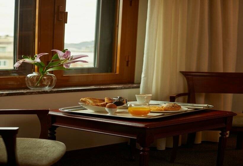 Отель El Avenida Palace