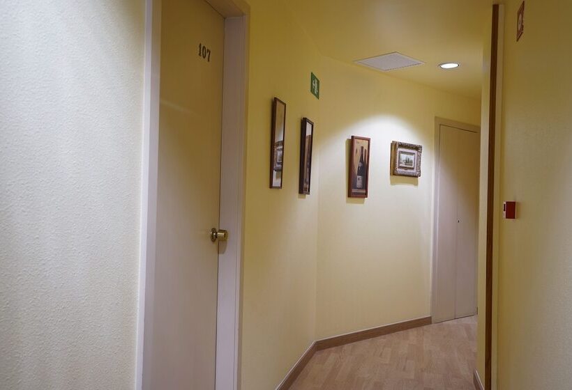 Отель Esplugues