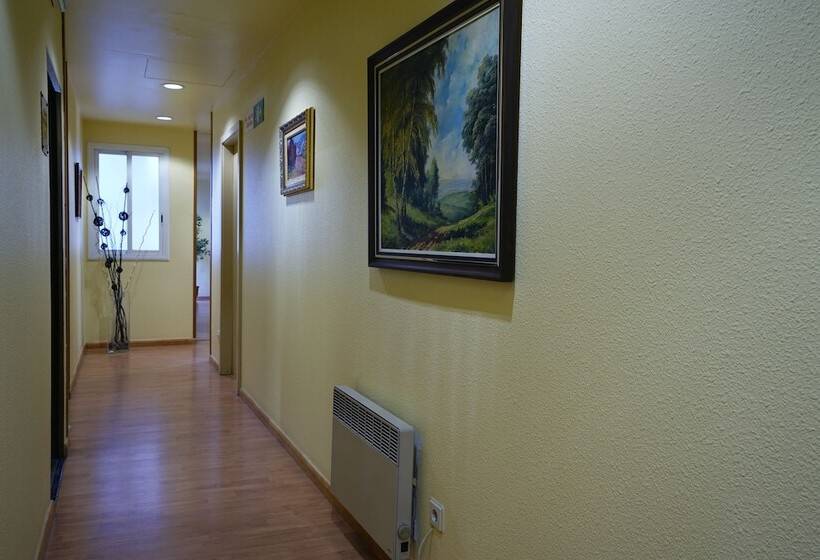 Отель Esplugues