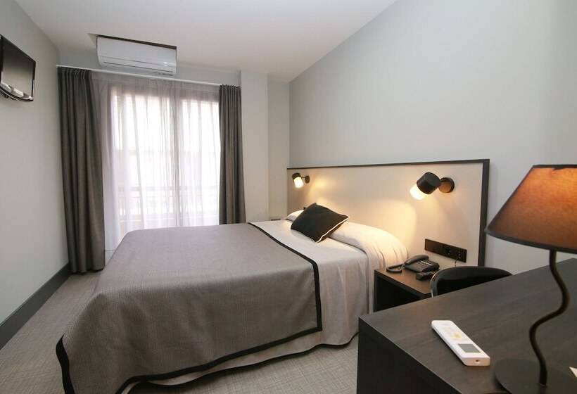 Отель Esplugues