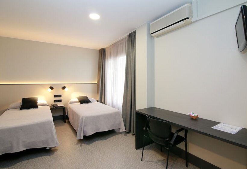 Отель Esplugues