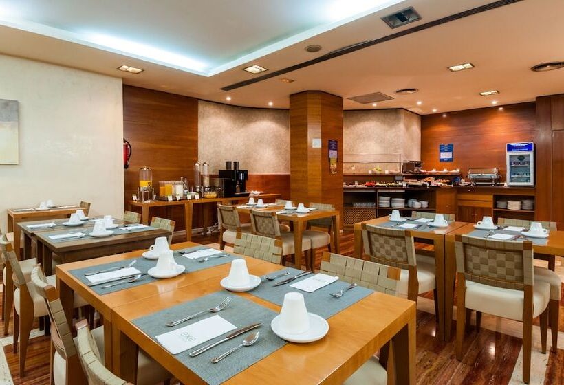 Отель Exe Mitre