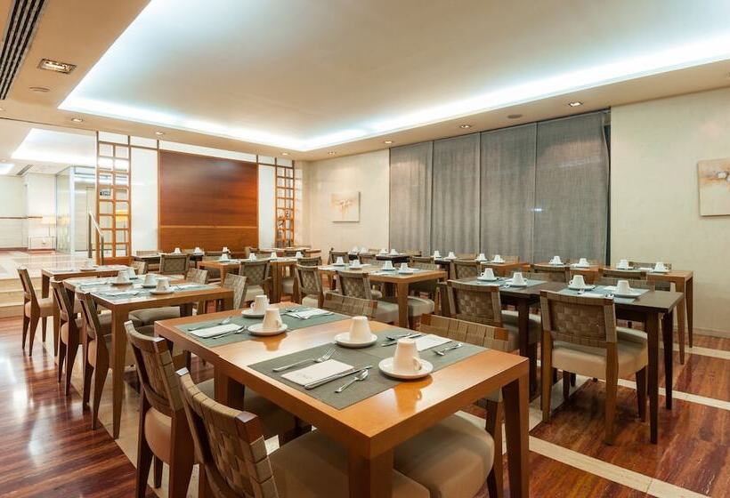 Отель Exe Mitre